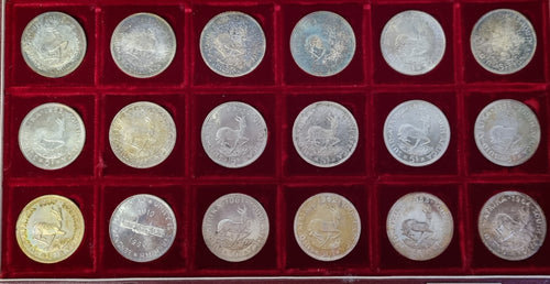 5 SHILLINGS COIN SET IN LEATHERETTE DISPLAY CASE - 18 COINS FROM 1947-1964.